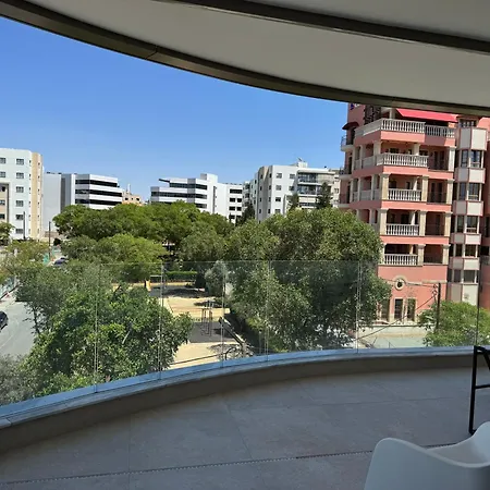 Apartment Wealthystays Parkside