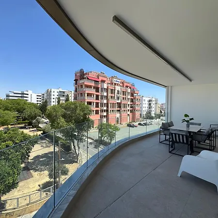 Wealthystays Parkside דירה