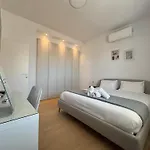 Wealthystays Parkside